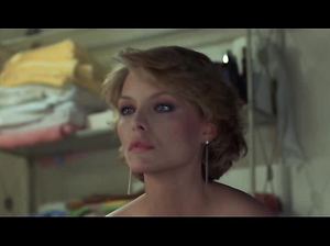 Мишель Пфайффер в эротической сцене из фильма В ночи