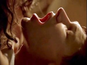 Элис Хенли страстно трахается в фильме Рим