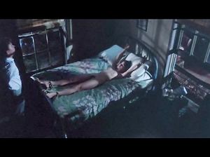 Настасья Кински в постельной сцене из фильма Люди-кошки