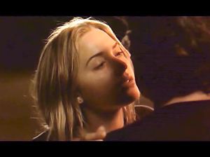 Эротическая сцена с Кейт Уинслет из фильма Священный дым