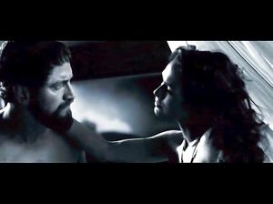 Хина Лиди в эротической сцене из исторического блокбастера «300 спартанцев»