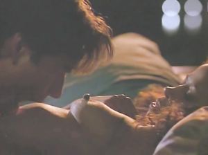 Стейси Дэш в сцене нежного секса из кинофильма «Нелегальный блюз»