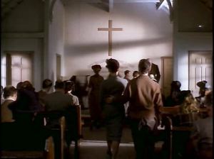 Сцена в церкви из фильма «Норма Джин и Мэрилин» с обнаженной Эшли Джадд