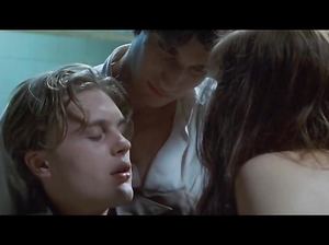 Голая Ева Грин любуется членом Майкла Пита в киноленте «Мечтатели»