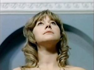 Героиня ретро фильма «Дикий мессия» в исполнении Хеллен Миррел позирует обнаженной