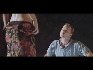 Мэделин Стоу в эротической сцене купания голышом в фильме «Фарфоровая луна»