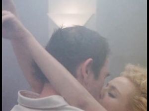 Откровенная постельная сцена с Вирджинией Мэдсен в фильме «Готам»