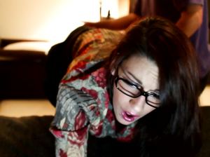 Шеф обрабатывает попку своей игривой секретарши