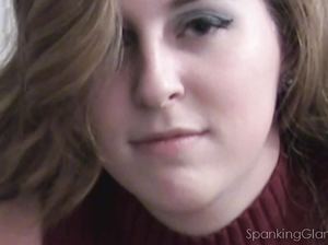 Парень жестко отшепал по круглой жопе непослушную красотку