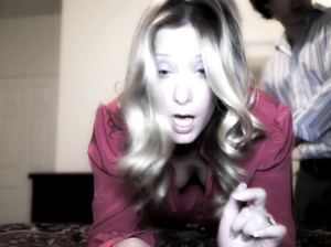 Блондинистая сучка София обожает порку