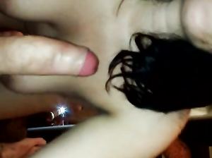 Очаровательная телочка умело делает минет