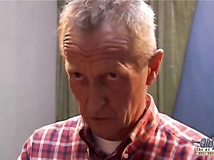 Дед пришел пробоваться на кастинг в порно фильм