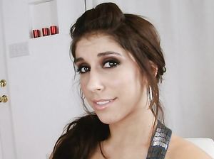 Милая телка глотает густую сперму