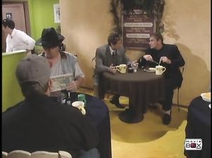 Мускулистый шериф застукал за делом двух лесбиянок и смачно их выебал