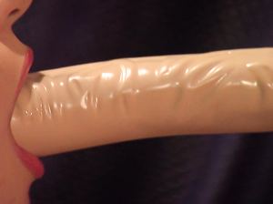 Саша Грей демонстрирует глубокую глотку в действии на закрытом показе