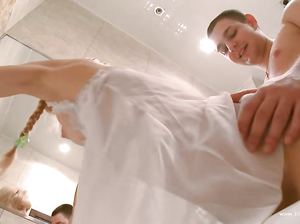 Утренняя сборка на учебу разбавилась непредвиденным сексом