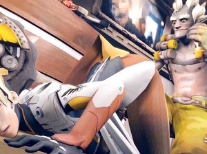 Озабоченный чувак засунул яблоко в пизденку девке