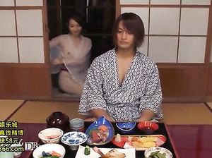 Японка тщательно вымыла мужа в душе, а потом дала себя выебать