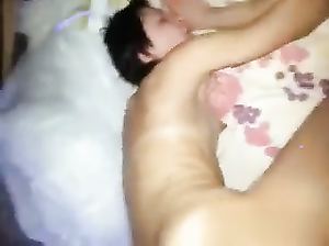 Мужик трахает замужнюю блядь и снимает процесс на телефон