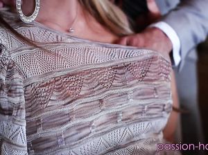 Муж сделал жене потрясающий кунилингус