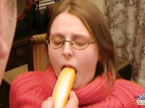 Рыжую красотку старикан выебал от души