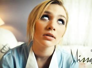 Богатый паренек заставил служанку потрахаться с ним