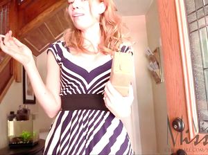 Рыжая телка представляет как превращается в свинью