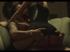 Горячая испанская вдова в чулочках скачет на пенисе мачо