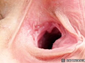 Похотливая медсестра показала свою дырочку крупным планом