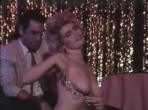 Тамада перепихнулся с невестой прямо на сцене