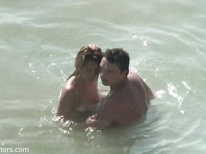 Русская парочка трахается в речке