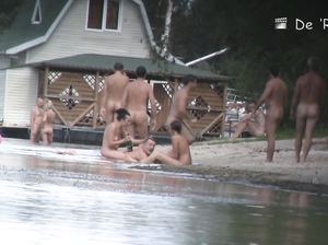 Тайное подсматривание за голыми людьми на большом нудистском пляже