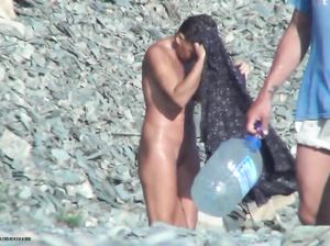 Скрытая съемка голой зрелой куколки с привлекательными формами