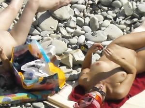 Скрытая камера снимает сексапильную телочку с красивым сиськами