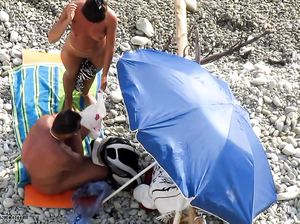 Зрелая семейная пара на пляже предалась крутому минету