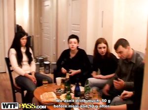 Курящие телки пришли к курским студентам поебаться от души