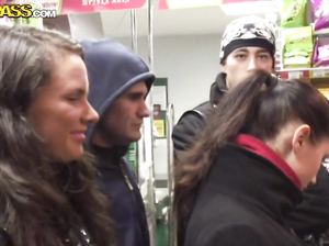 Курские студенты вышли в магазин за бухлом, а подцепили молоденьких сучек