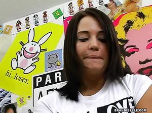 Парень подрочил и кончил в трусики девчонке