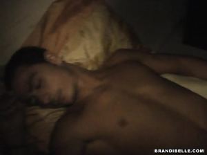 Негритянка с большой жопой отсосала у спящего парня