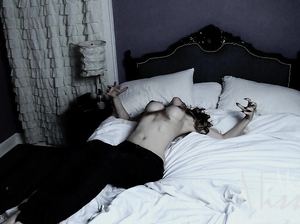 Красотка в своих фантазиях стала возбужденной волчицей