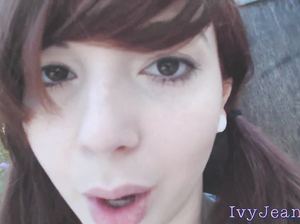 Долорес  приласкала мармыжку руками