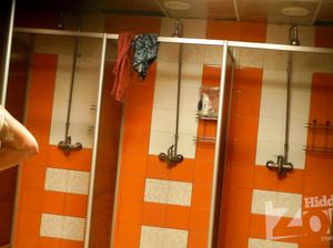 Телки в общей бане ходят под прицелом объектива