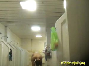 Молодая девушка голая перед скрытой камерой