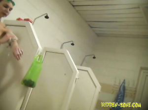 Сучка с маленькими сиськами не знает, что стала звездой порно сайта