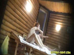 Скрытое подсматривание за голыми телочками в баньке