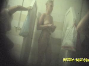 Скрытая камера снимает жирных баб в бане