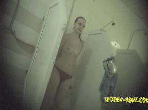 Молоденькая развратница принимает душ и фантазирует о жарких ласках