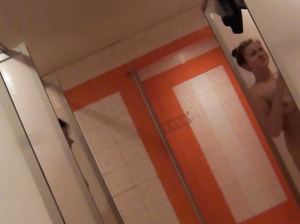 Тайное подглядывание за моющимися в душе девушками