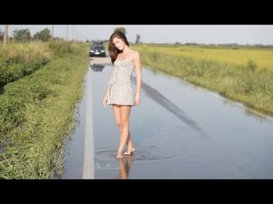 Русская крошка показывает обалденное тело