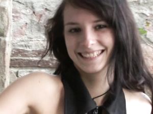 Ольга с маленькими сиськами позирует голая